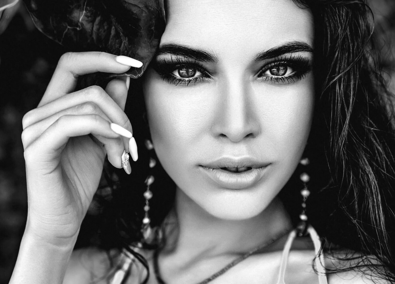 The Art and Science of Perfectly Balanced Lips – The Artistry NP